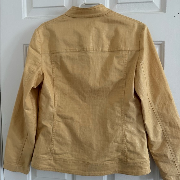 Chico's alligator gator imprint, Yellow Zip Up Jacket & 4 zip pockets. Size 0 - Picture 3 of 10